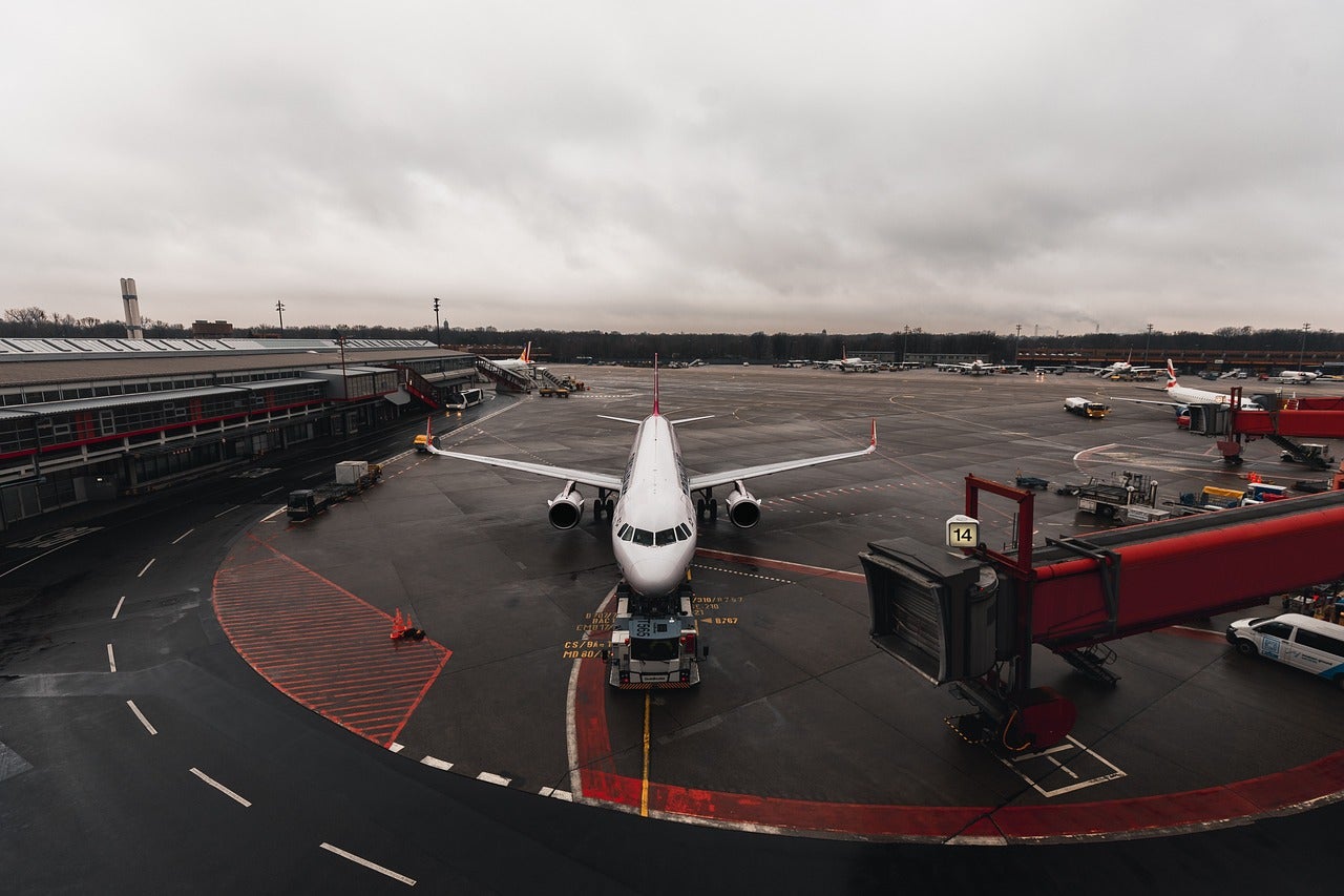 Muere un hombre succionado por el motor de un avión con destino a Asturias Muere un hombre succionado por el motor de un avión con destino a Asturias
