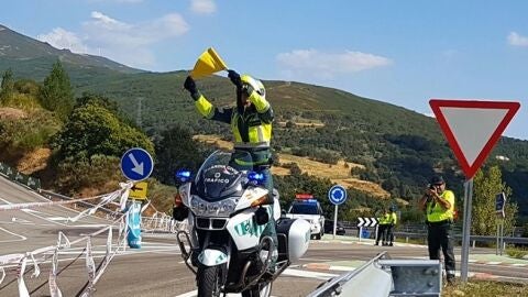 Esto es lo que debes hacer si un policía te enseña un banderín amarillo Esto es lo que debes hacer si un policía te enseña un banderín amarillo