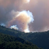 Helicòpter tirant aigua a la Vall de Vinyes de Paüls