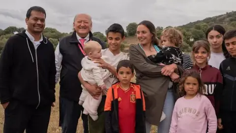 Garciotum acoge una nueva familia junto a la fundación Madrina Garciotum acoge una nueva familia junto a la fundación Madrina