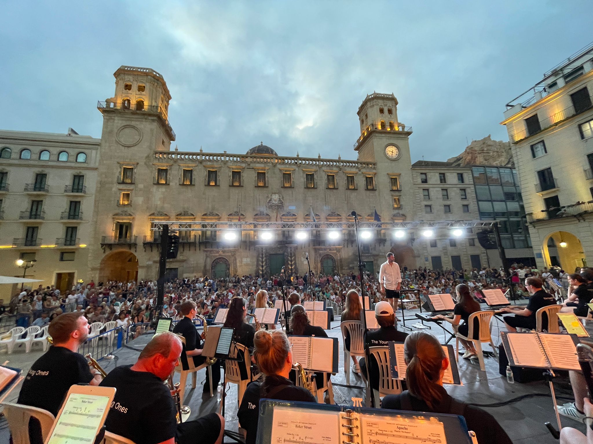 “Verano de músicas” ofrece una veintena de conciertos en julio y agosto en la Plaza del Ayuntamiento “Verano de músicas” ofrece una veintena de conciertos en julio y agosto en la Plaza del Ayuntamiento