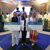 Unicaja entrega la recaudación de su exposición de Versace 