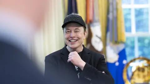 Grok de Elon Musk enloquece tras su última actualización: post antisemitas y de admiración a Hitler Grok de Elon Musk enloquece tras su última actualización: post antisemitas y de admiración a Hitler