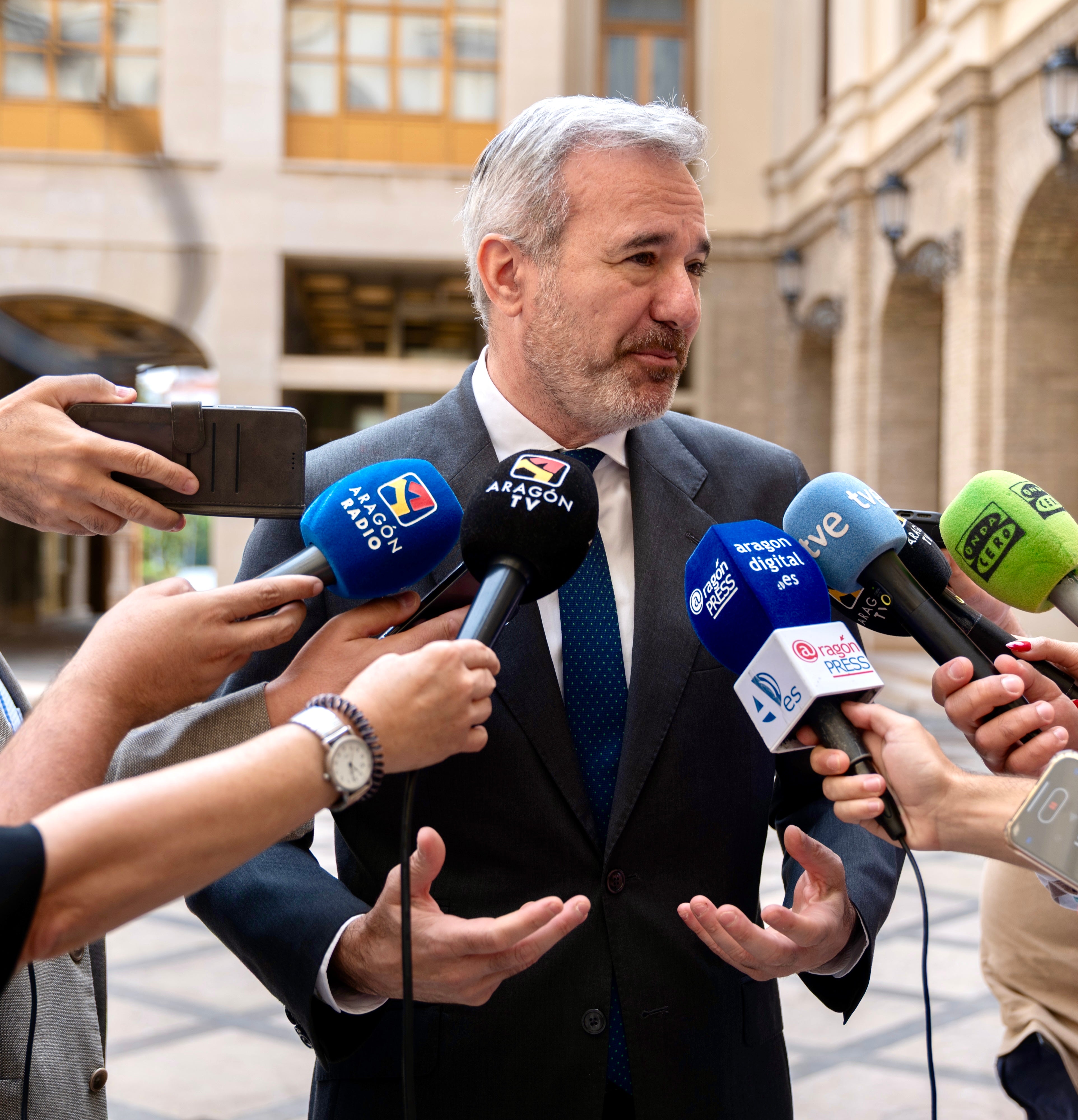 Azcón insta a Sánchez a dimitir: “Está KO” Azcón insta a Sánchez a dimitir: “Está KO”