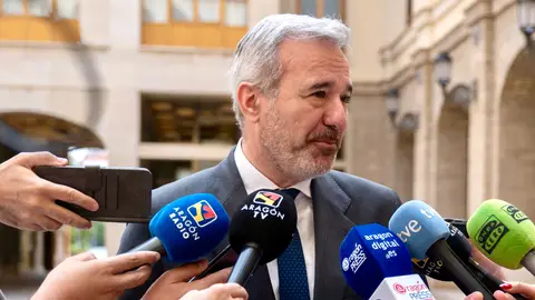 Azcón insta a Sánchez a dimitir: “Está KO” El presidente del Gobierno de Aragón, Jorge Azcón, en declaraciones a los medios de comunicación