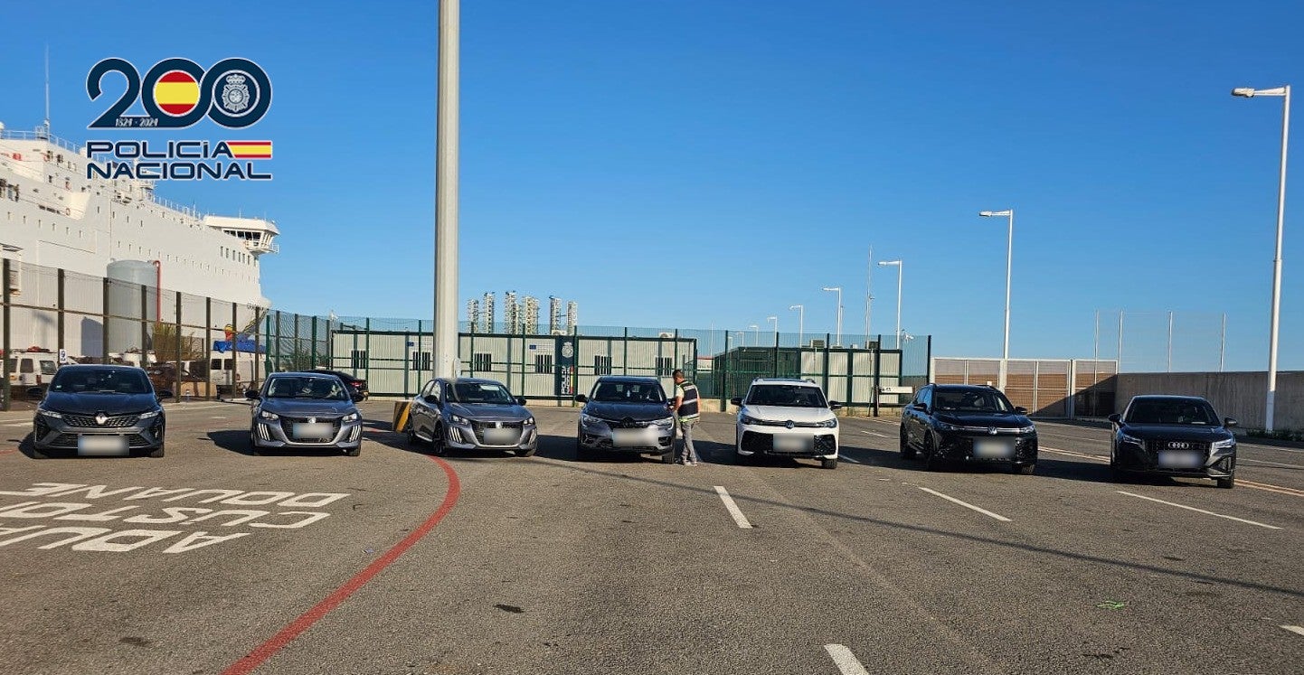 La Policía Nacional intercepta siete vehículos robados cuando iban a ser embarcados en el Ferry de Argelia La Policía Nacional intercepta siete vehículos robados cuando iban a ser embarcados en el Ferry de Argelia