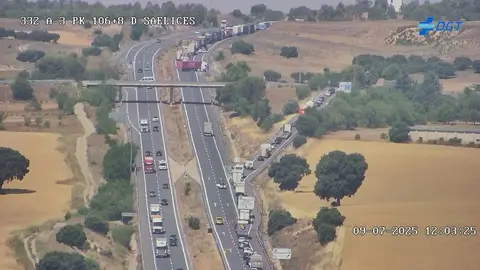Imagen de la autovía A-3 en Saelices este miércoles tras el accidente Imagen de la autovía A-3 en Saelices este miércoles tras el accidente