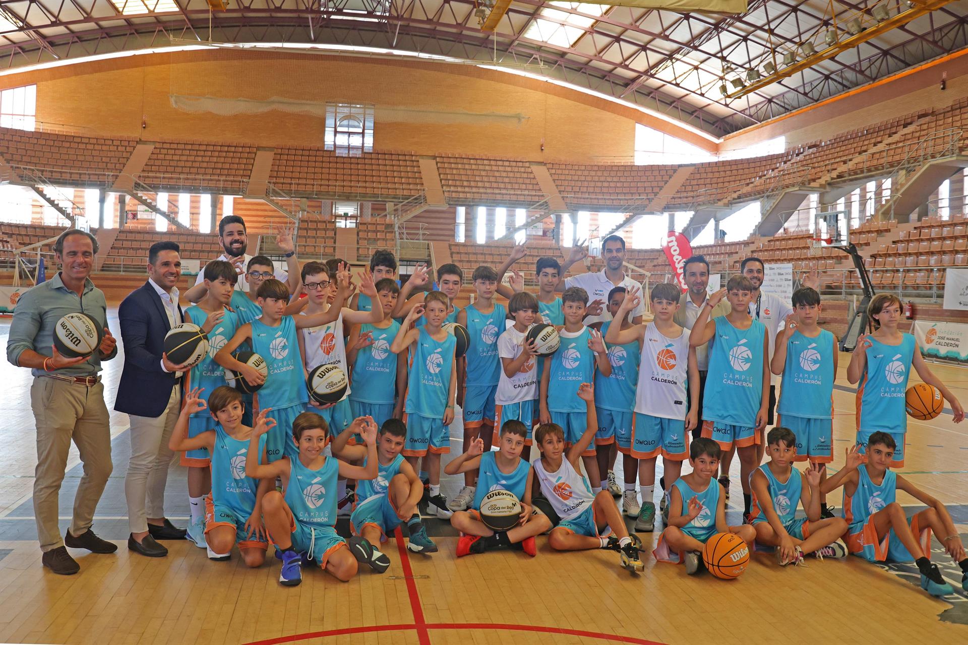 José Manuel Calderón celebra una nueva edición de su campus de baloncesto en Badajoz con 150 participantes José Manuel Calderón celebra una nueva edición de su campus de baloncesto en Badajoz con 150 participantes