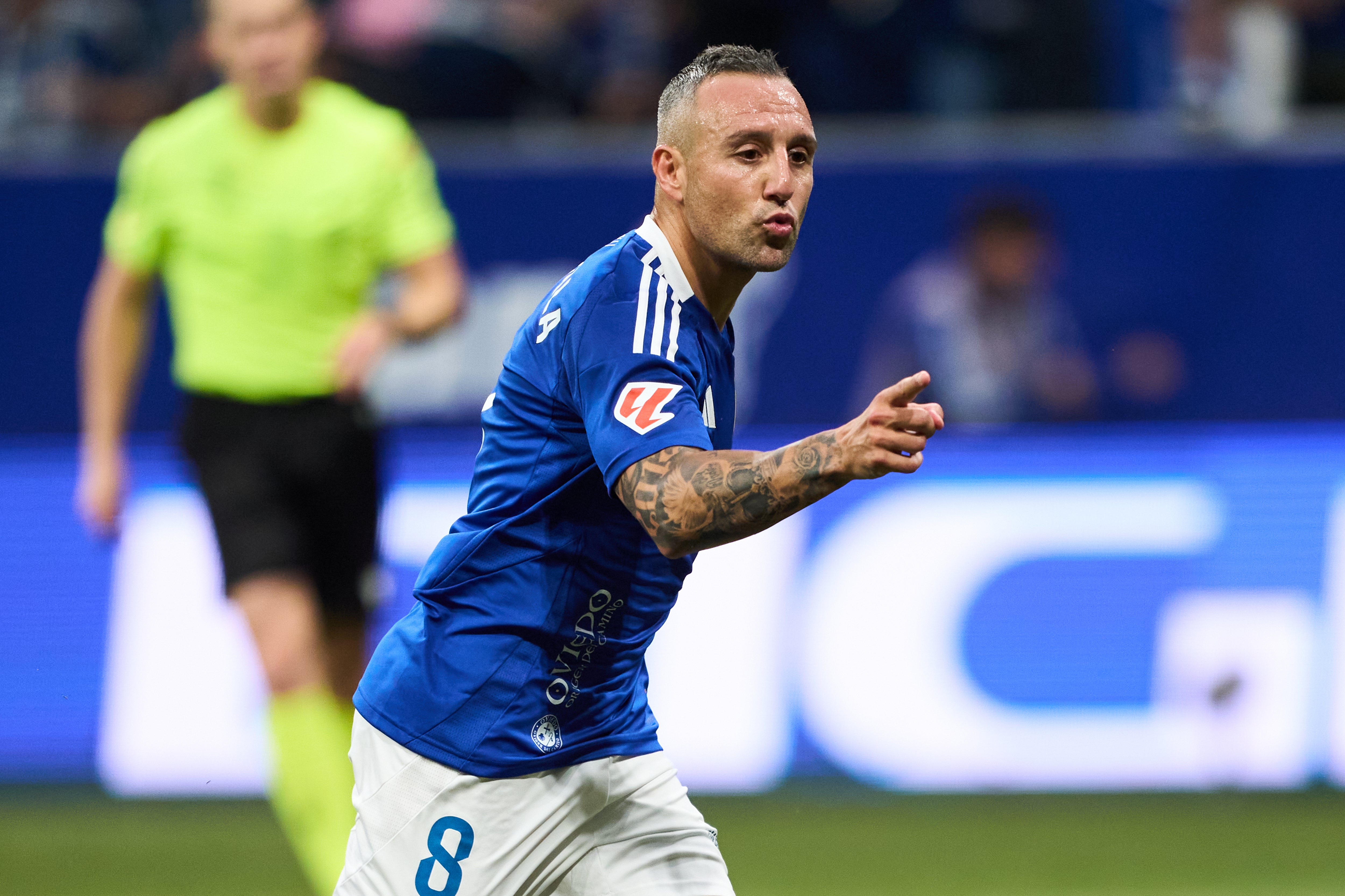 Santi Cazorla jugará con el Real Oviedo en primera división Santi Cazorla jugará con el Real Oviedo en primera división