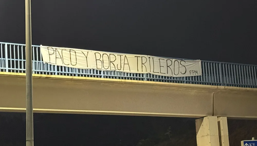 Pancarta contra la gestión de las obras de La Rosaleda Pancarta contra la gestión de las obras de La Rosaleda