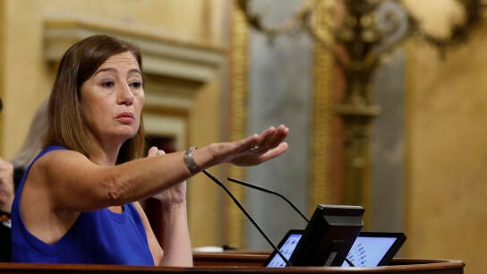 La reprimenda de Armengol a la bancada del PP: "Tienen que saber guardar las reglas de la democracia"
