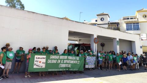 Concentraci&oacute;n del pasado 2 de julio en Torrevieja a las puertas del CS La Loma de Torrevieja