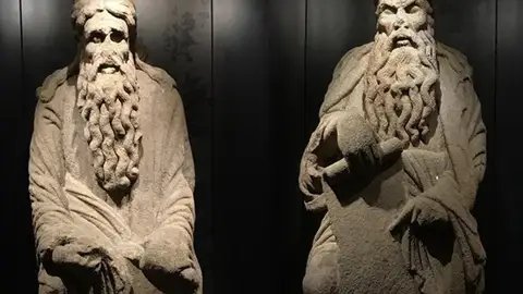 Los Franco asumen de forma "voluntaria" la condena sobre la devolución de las esculturas del maestro Mateo e instan a Raxoi a recogerlas Los Franco asumen de forma "voluntaria" la condena sobre la devolución de las esculturas del maestro Mateo e instan a Raxoi a recogerlas