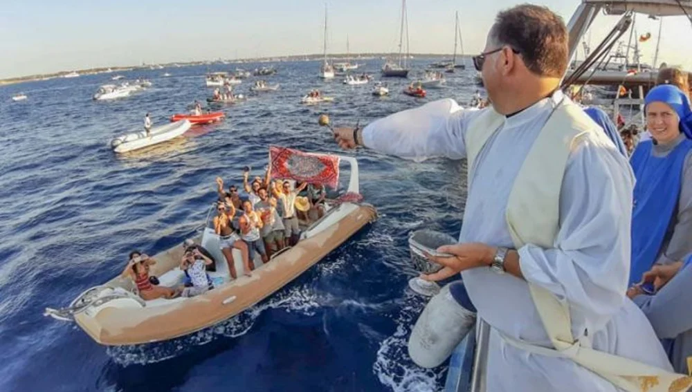 Una de las procesiones marítimas de la Virgen del Carmen (Archivo) Una de las procesiones marítimas de la Virgen del Carmen (Archivo)
