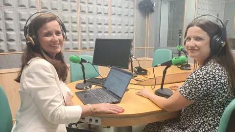 La vicerrectora de Estudiantes, Mariló Guzmán y la técnica de la Oficina de Alojamiento, Laura Oliva. La vicerrectora de Estudiantes, Mariló Guzmán y la técnica de la Oficina de Alojamiento, Laura Oliva.