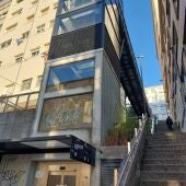 Nueva avería del ascensor de Triacastela que obliga otra vez a los vecinos de Concheiros, Fontiñas y avenida de Lugo a utilizar las escaleras