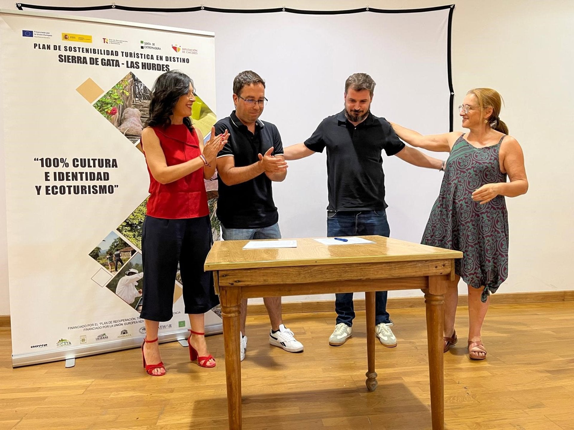 Nace una asociación para la gestión conjunta del turismo en las comarcas cacereñas de Sierra de Gata y Las Hurdes Nace una asociación para la gestión conjunta del turismo en las comarcas cacereñas de Sierra de Gata y Las Hurdes