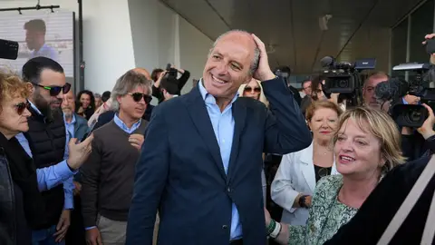 Camps anuncia que optará a presidir el PP valenciano y se compromete a ser leal a Feijóo Camps anuncia que optará a presidir el PP valenciano y se compromete a ser leal a Feijóo