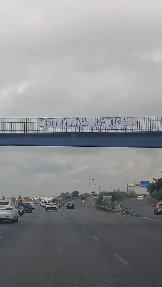 Pancartas contra la gestión de las obras de La Rosaleda Pancartas contra la gestión de las obras de La Rosaleda