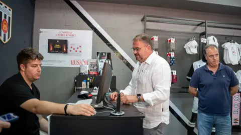 Rodríguez Osuna anima a abonarse al Mérida de fútbol para contar con un proyecto de "garantías" y "solvencia" Rodríguez Osuna anima a abonarse al Mérida de fútbol para contar con un proyecto de "garantías" y "solvencia"