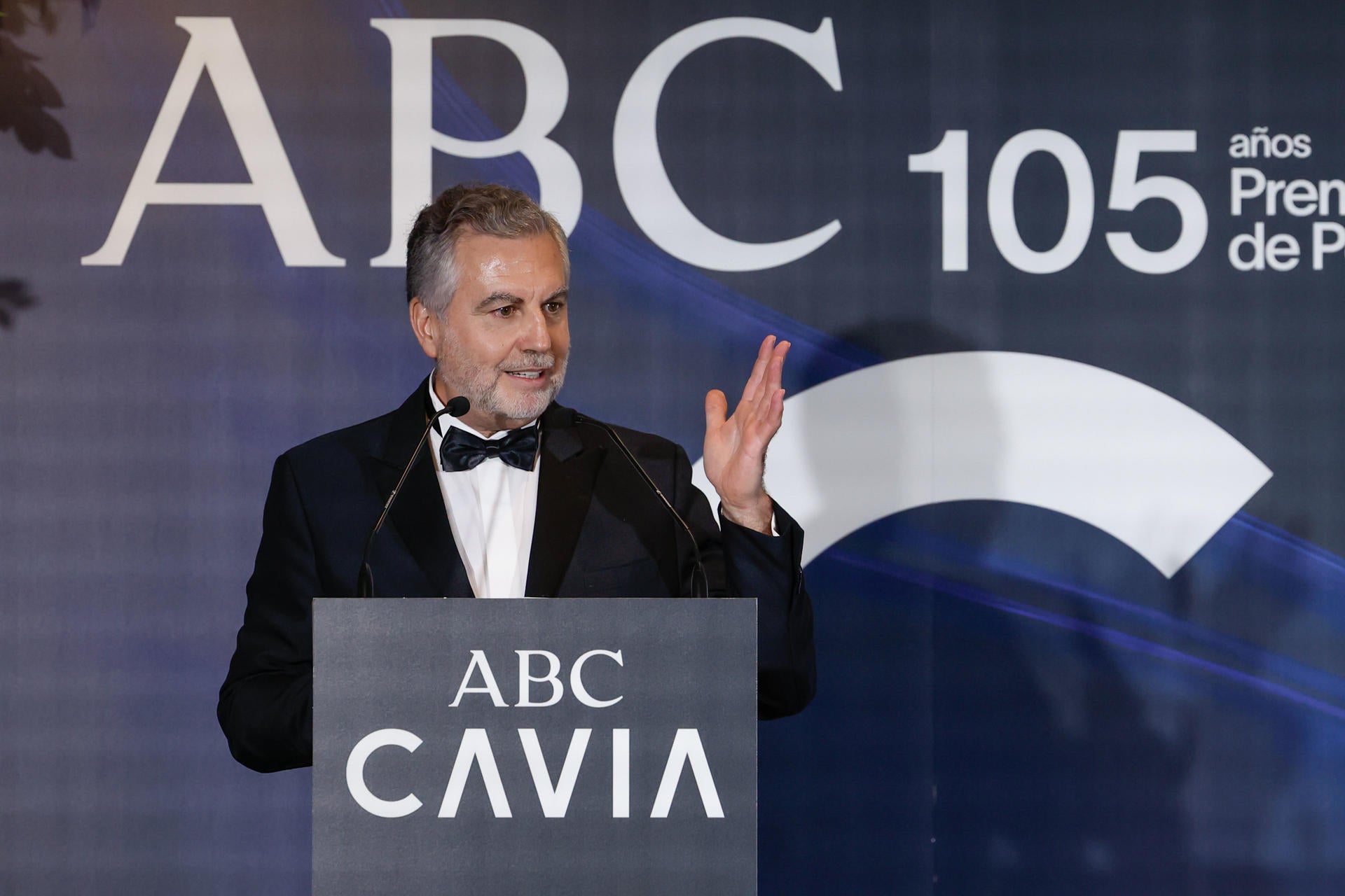 El brillante discurso de Alsina tras recoger el Premio Luca de Tena: "Gracias por quitarme este peso" El brillante discurso de Alsina tras recoger el Premio Luca de Tena: "Gracias por quitarme este peso"