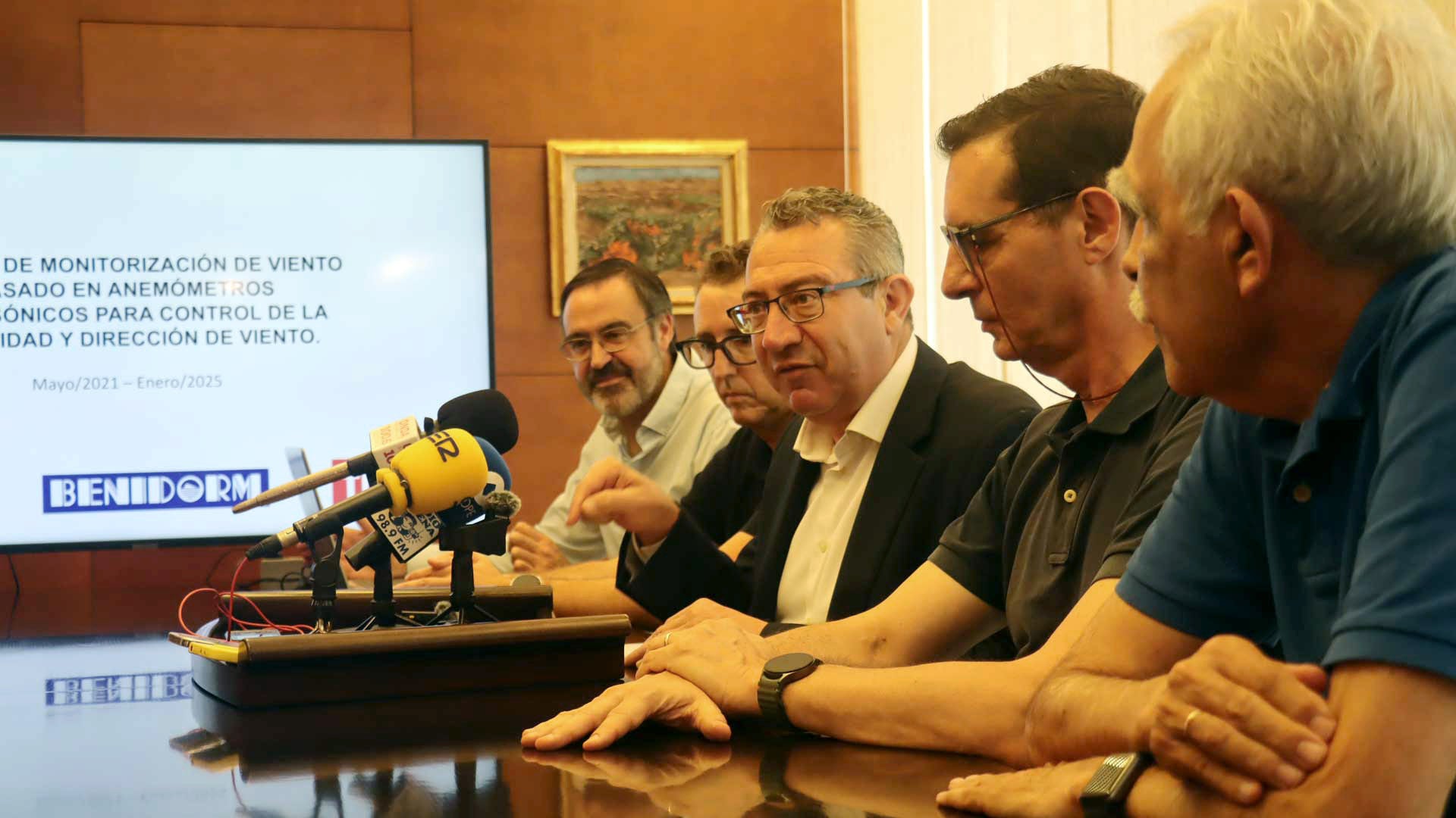 Benidorm podría liderar la construcción de edificios con autonomía energética gracias al viento y al sol Benidorm podría liderar la construcción de edificios con autonomía energética gracias al viento y al sol