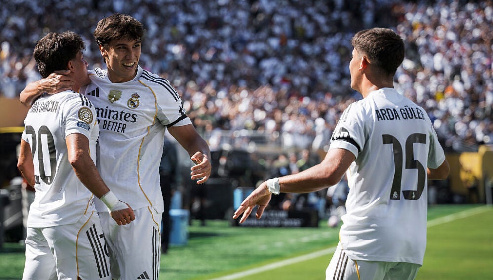 Fran García, Gonzalo García y Arda Guler celebran un gol en el Mundial de Clubes