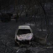Un coche quemado como consecuencia del incendio de Paüls (Tarragona)