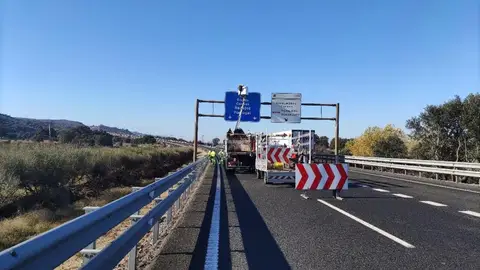 Transportes adjudica por 15,74 millones un contrato para conservación de 183,3 kilómetros de carreteras en Cáceres Transportes adjudica por 15,74 millones un contrato para conservación de 183,3 kilómetros de carreteras en Cáceres