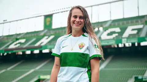 Paula Arce, defensa del Elche Femenino. Paula Arce, defensa del Elche Femenino.