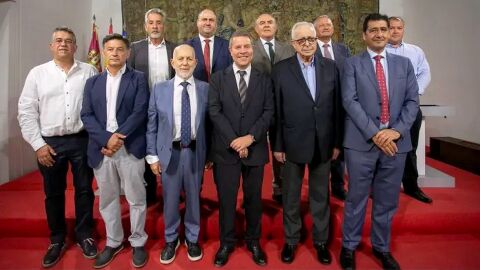 Intervinientes en la firma del nuevo estatuto de la D. O. Valdepe&ntilde;as