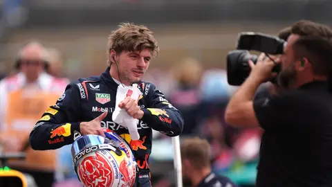 El cuñado de Verstappen insinúa su fichaje por Mercedes: "El año que viene cuando Max conduzca allí" El cuñado de Verstappen insinúa su fichaje por Mercedes: "El año que viene cuando Max conduzca allí"