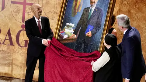 Un retrato inmortaliza el mandato del Javier LambánUn retrato inmortaliza el mandato del Javier Lambán El expresidente, Javier Lambán, destapando el retrato junto a la artista Isabel Guerra y el presidente de Aragón, Jorge Azcón