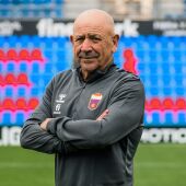 El entrenador Claudio Barragán.