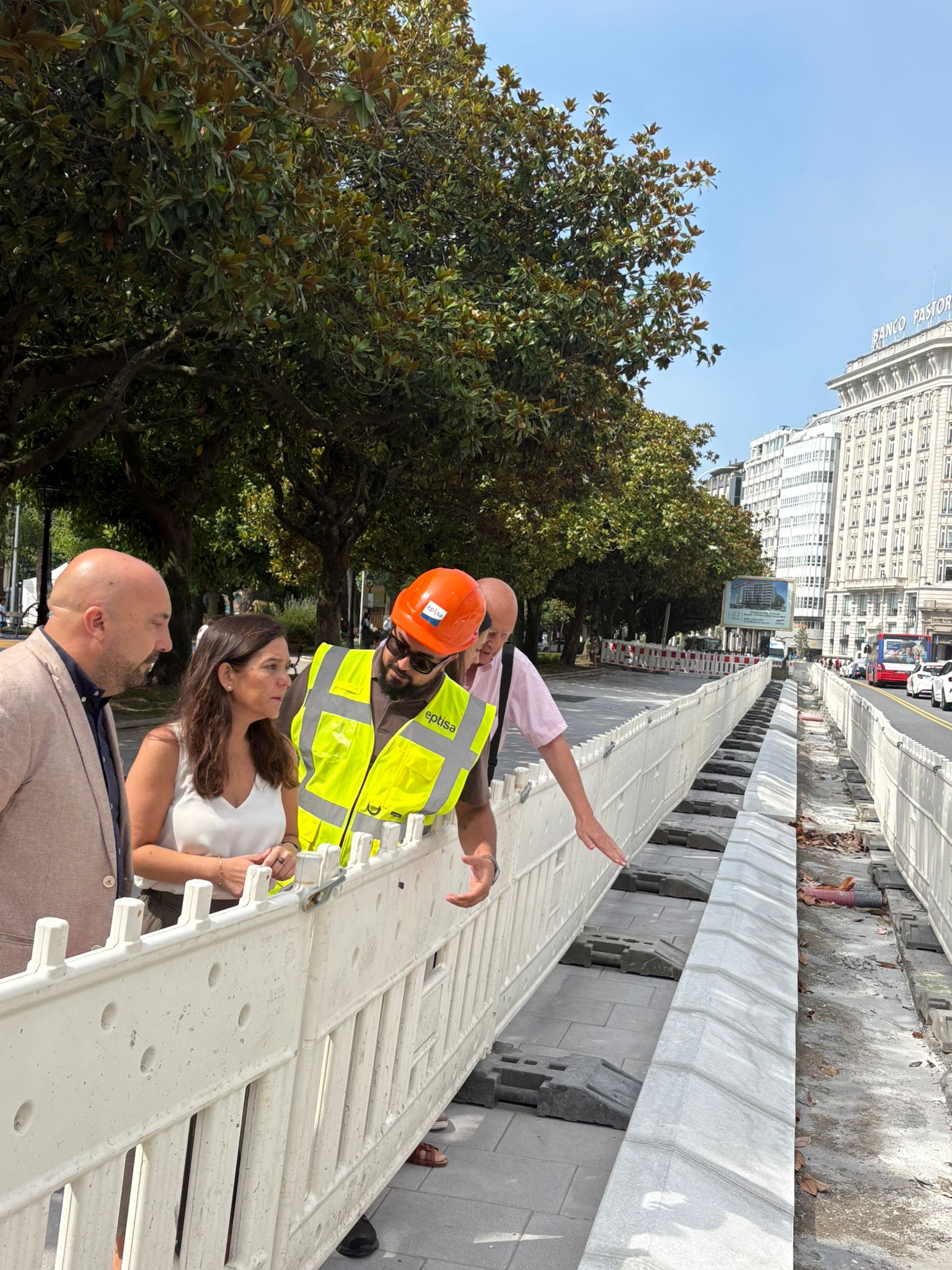 Reabierta la acera que conecta el Teatro Colón con Entrejardines Reabierta la acera que conecta el Teatro Colón con Entrejardines