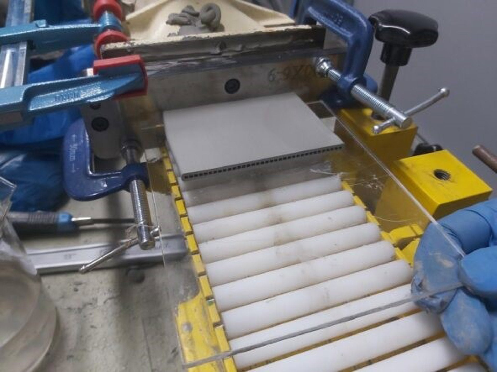 La UEx fabrica filtros cerámicos para depurar las aguas de microplásticos La UEx fabrica filtros cerámicos para depurar las aguas de microplásticos