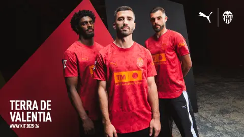 El Valencia presenta su segunda camiseta con el regreso del color rojo "Torino" El Valencia presenta su segunda camiseta con el regreso del color rojo "Torino"