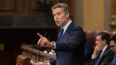 El PP trata de poner en jaque el abolicionismo del PSOE con el asunto de los prostíbulos: "Es de un cinismo absoluto" El PP trata de poner en jaque el abolicionismo del PSOE con el asunto de los prostíbulos: "Es de un cinismo absoluto"