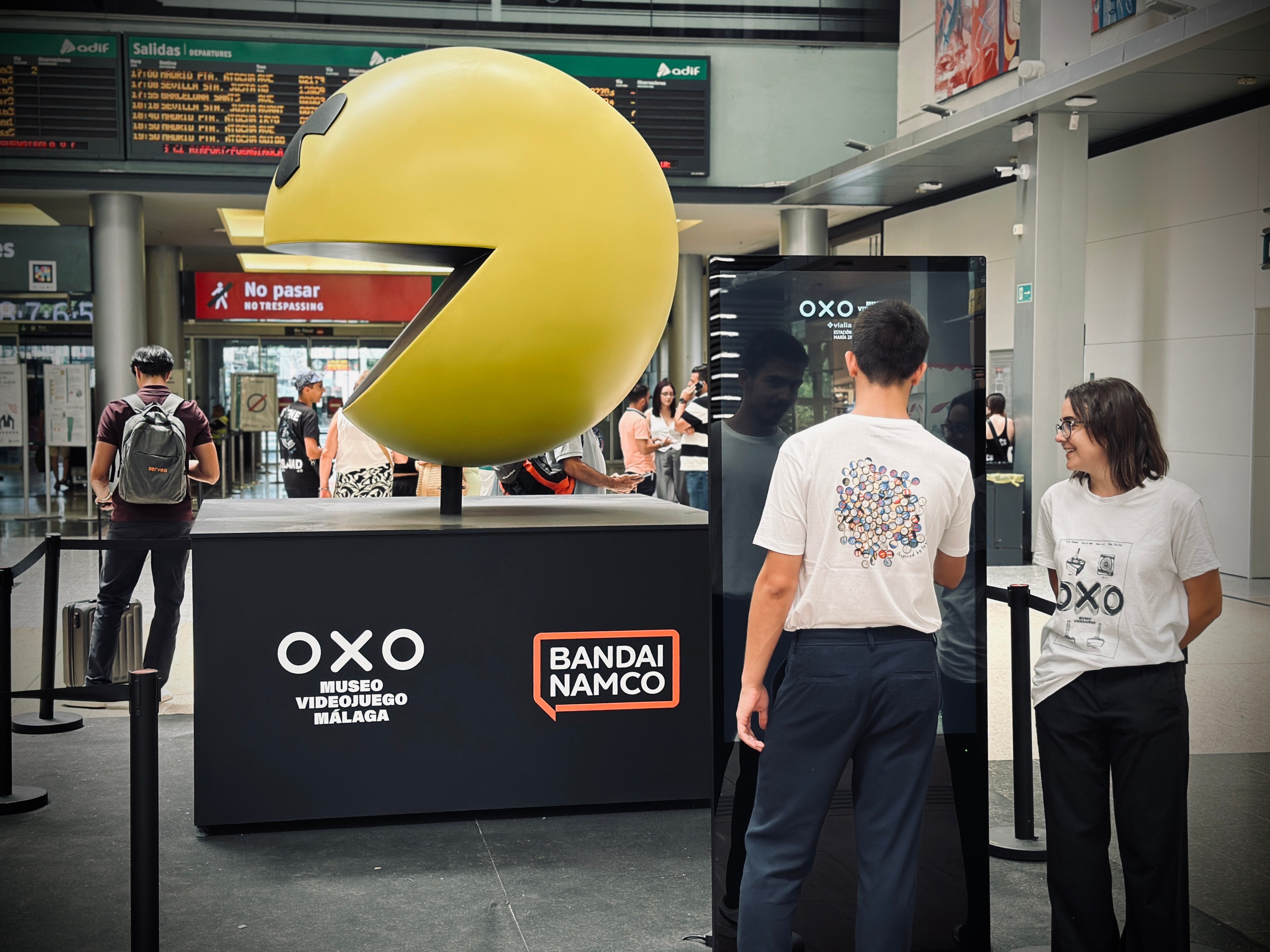 PAC-MAN desembarca en Málaga con una figura gigante y una experiencia interactiva junto a OXO Museo del Videojuego PAC-MAN desembarca en Málaga con una figura gigante y una experiencia interactiva junto a OXO Museo del Videojuego