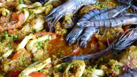 Pescados y mariscos, ingredientes indispensables para los arroces de verano