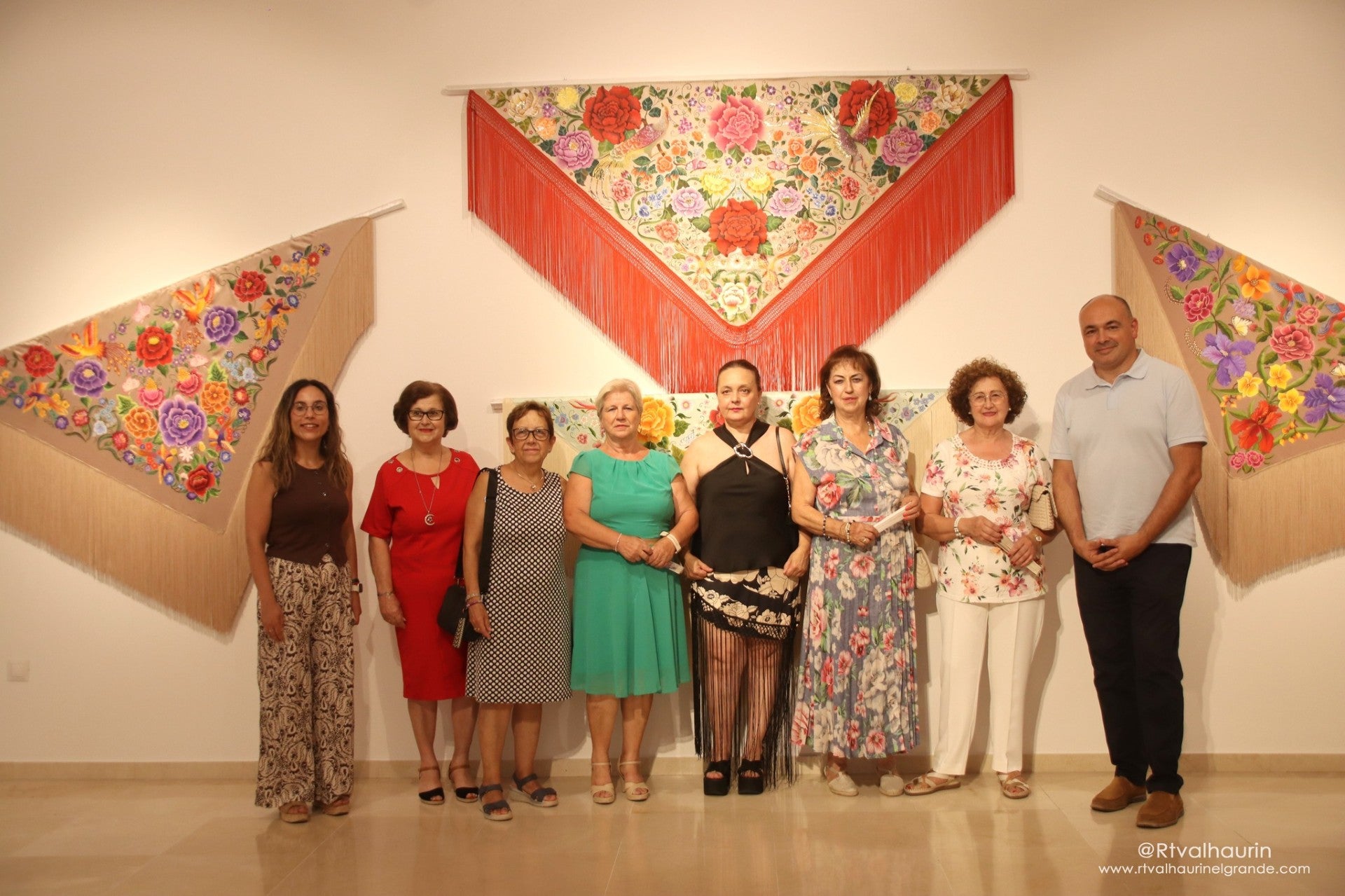 La exposición ‘El Mantón de Manila. Un legado cultural’ homenaje a estas piezas icónicas La exposición ‘El Mantón de Manila. Un legado cultural’ homenaje a estas piezas icónicas