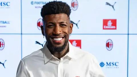Emerson Royal durante su presentación oficial con el AC Milan Emerson Royal durante su presentación oficial con el AC Milan