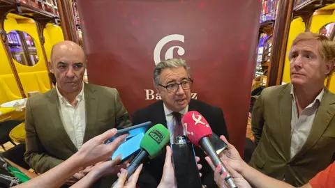 El eurodiputado del PP Juan Ignacio Zoido ha participado hoy en Badajoz un desayuno-coloquio organizado por la Cámara de Comercio El eurodiputado del PP Juan Ignacio Zoido ha participado hoy en Badajoz un desayuno-coloquio organizado por la Cámara de Comercio