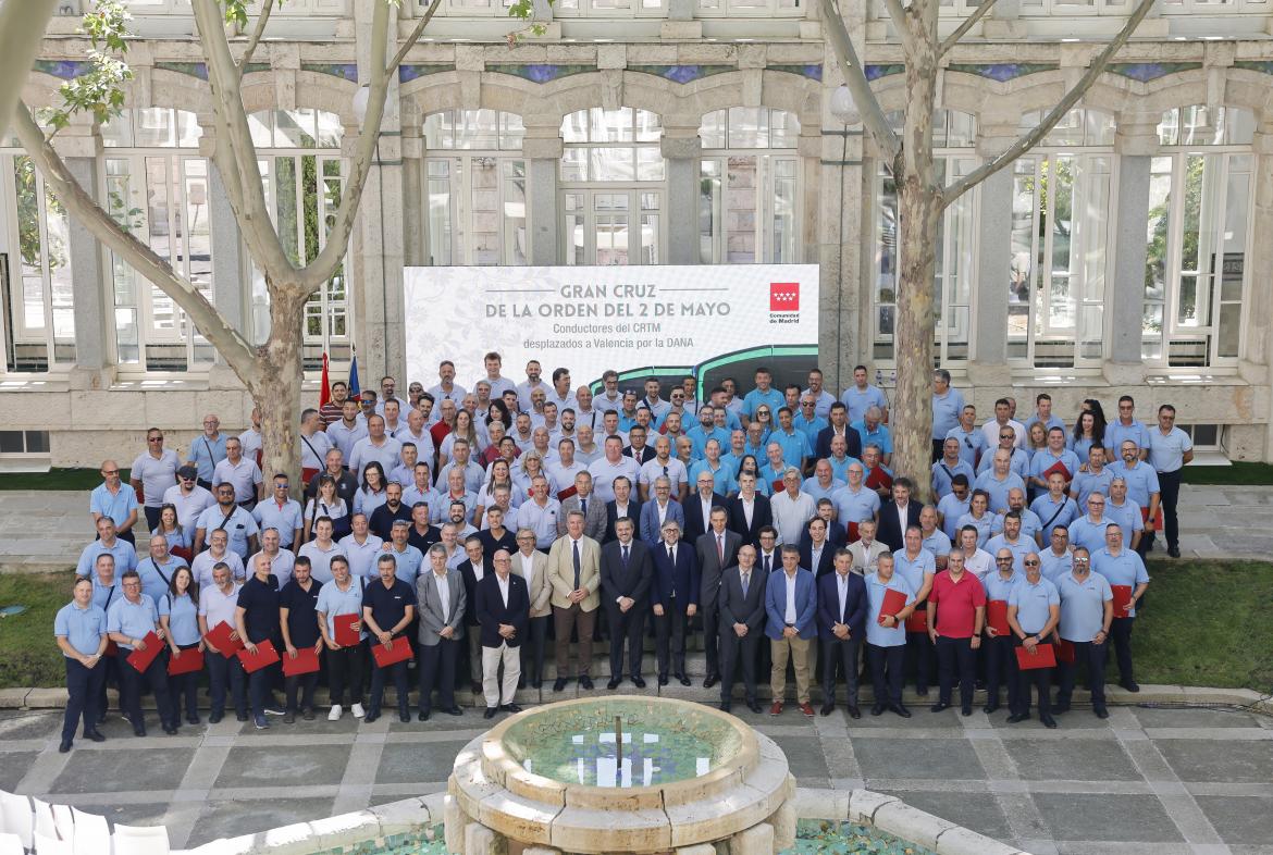 Los últimos conductores reciben la Gran Cruz de la Orden del Dos de Mayo por su servicio en Valencia Los últimos conductores reciben la Gran Cruz de la Orden del Dos de Mayo por su servicio en Valencia