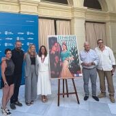 Mar Torres concejala del distrito Campanillas con vecinos y el pregonero