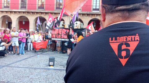 Concentraci&oacute;n en Gij&oacute;n contra la entrada en prisi&oacute;n de 'Las 6 de La Suiza'