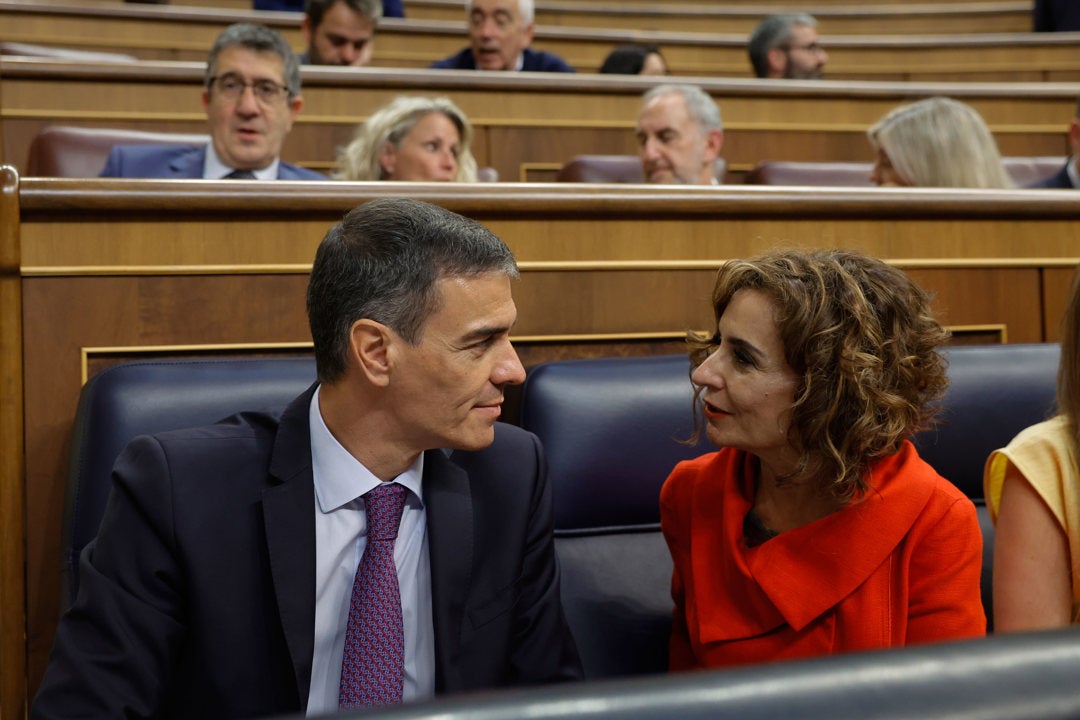 El Gobierno cederá la recaudación del IRPF a Cataluña y comenzará a trasladar la gestión de la Seguridad Social al País Vasco El Gobierno cederá la recaudación del IRPF a Cataluña y comenzará a trasladar la gestión de la Seguridad Social al País Vasco