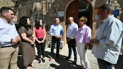 Visita del presidente de la Diputación de Granada, Francis Rodríguez, en el centro en la imagen con el alcalde de Iznalloz, Carlos Romero Visita del presidente de la Diputación de Granada, Francis Rodríguez, en el centro en la imagen con el alcalde de Iznalloz, Carlos Romero