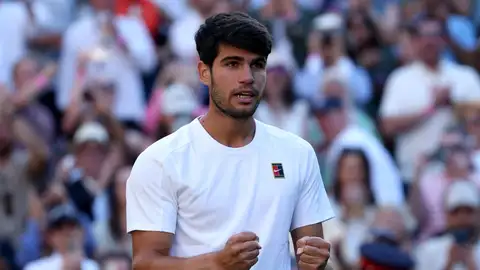 Alcaraz celebra su victoria en Wimbledon. Alcaraz celebra su victoria en Wimbledon.