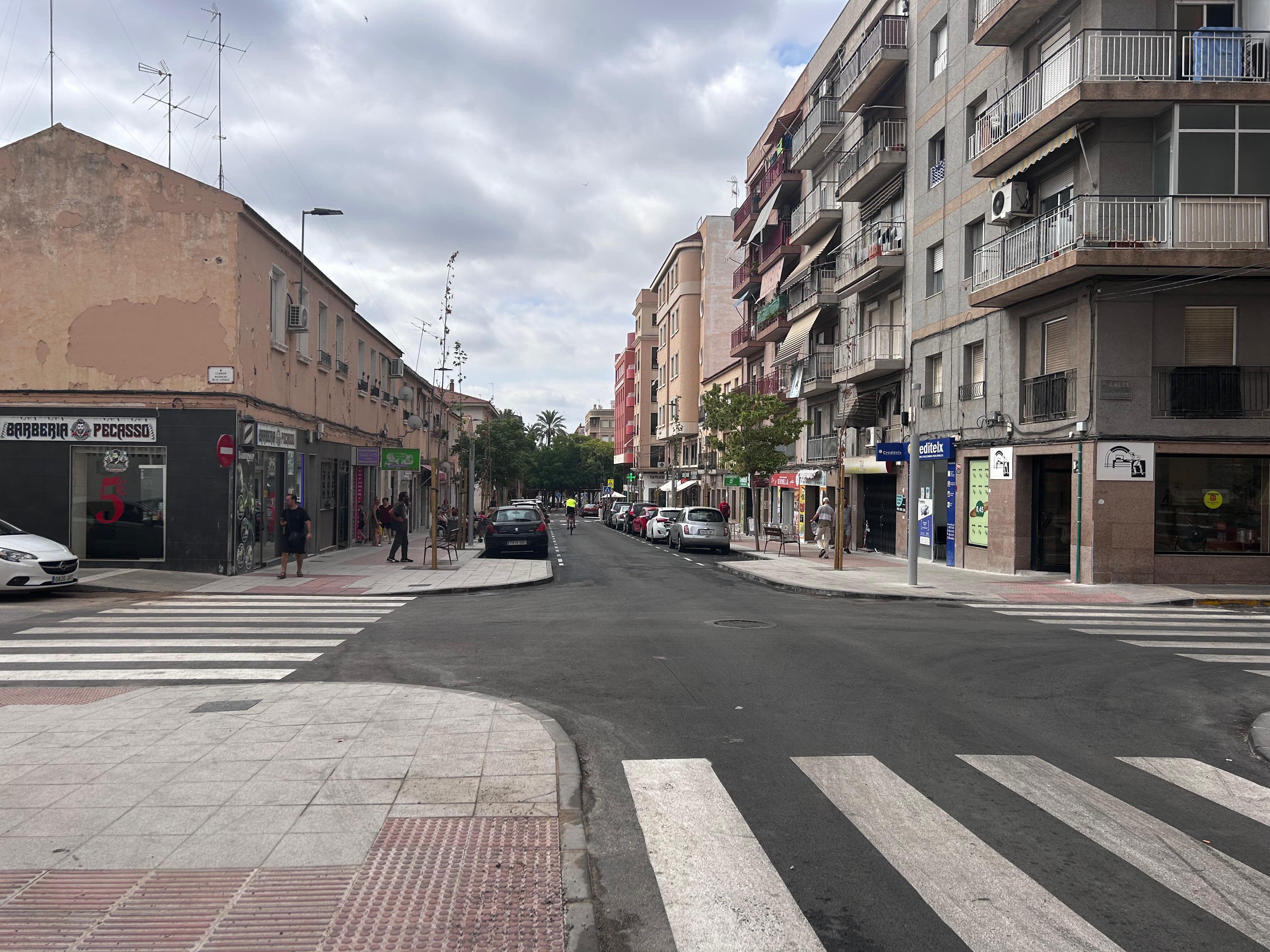 La avenida Ausiàs March de Elche presenta ya un aspecto totalmente renovado La avenida Ausiàs March de Elche presenta ya un aspecto totalmente renovado